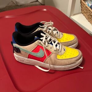 Nike swoosh boys youth size 3Y